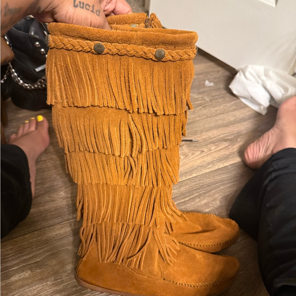 Minnetonka Tan Moccasin Fringe Boots